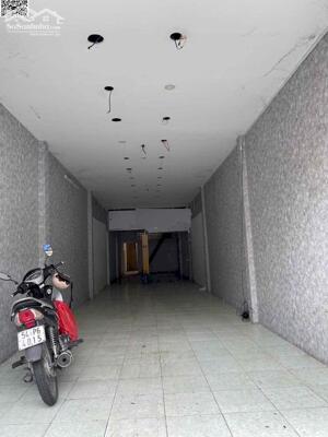 Nhà mặt tiền Trần Quang DIệu, Q3. DT 3,5 x 14 trống suốt, giá 15 triệu thương lượng