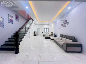 Cho thuê gấp nhà ngay trường đại học Việt Đức 80m2 2 tầng mới hoàn thiện giá rẻ