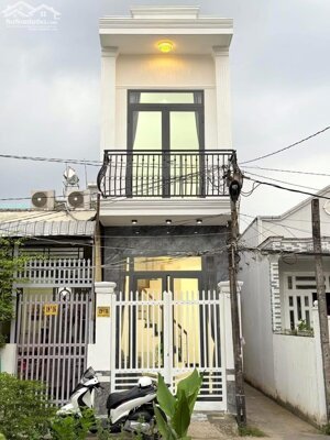 Nhà lầu đẹp nằm gần Ủy ban phường Bình Thủy
