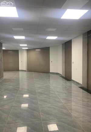 Cho thuê căn góc shophouse sông hồng vị trí trung tâm đường thành trung
