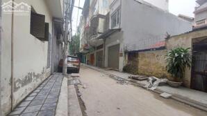Bán mảnh đất khu phân lô Nguyễn Khánh Toàn. Dt 85m2, mT 6m. 2 mặt ngõ. Giá 26,5 tỷ.