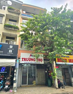 Bán Nhà Mặt Tiền Đường Trần Minh Quyền, Phường 11, Quận 10.