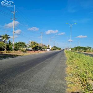 Trung tâm đô thị sông Đốc đang có mảnh đất chỉ 50 triệu diện tích 110m2 với sổ hồng lâu dài, kinh doanh buôn bán tấp nập