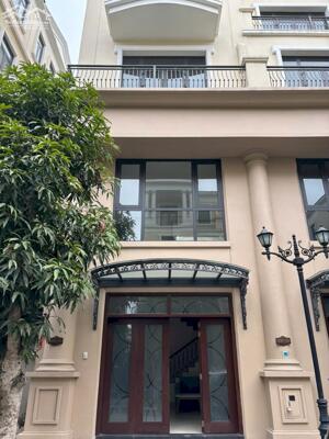 Cần cho thuê căn biệt thự view công viên giá rẻ hướng Đông nam Vinhomes Ocean Park 2