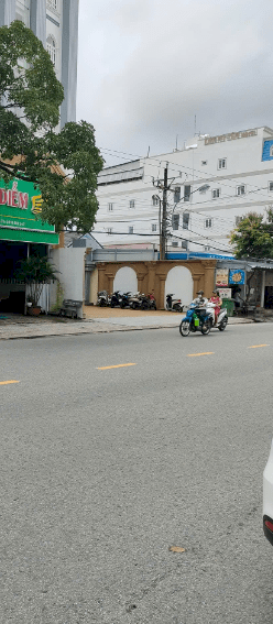 Chủ gửi bán hơn 100m2 đất mặt tiền Hùng Vương - Dương Đông