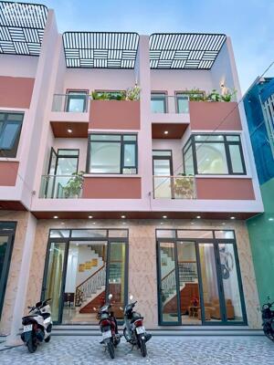 4 căn nhà phố 1 trệt 2 lầu đường Phạm Ngũ Lão