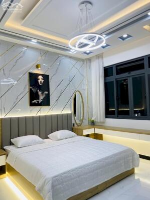 Bán nhà mặt tiền Huỳnh Tấn Phát Nhà Bè 4 Tầng thang máy chỉ nhỉnh 10 tỷ.