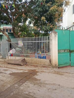 196m lô góc sau khi làm dường sẽ ra mặt đường quốc lộ 6 mà giá chỉ loanh quanh 30tr