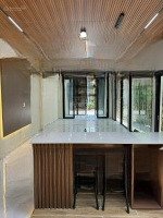 bán nhà mới đường song hành. dt 4,5m x 20m. nở hậu 6,5m. giá chốt 6,5 tỷ