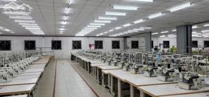 Cho thuê xưởng may gần 40.000m² đất có 20.000m² kho nhà xưởng, văn phòng làm việc,.. Tại Quảng Nam. Diện tích: 20.000m² bao gồm kho nhà xưởng và văn phòng, nhà ăn..