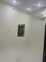 bán nhà dân xây 3 tầng dt 56m gần ngay uỷ ban xã đông mỹ. oto đỗ cổng