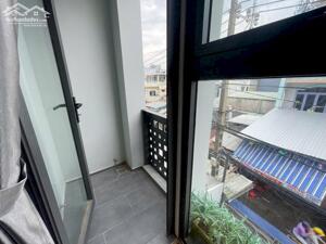 Cho thuê căn hộ ban công, Q4, mới 100% || Đường Xóm Chiếu || gần ĐH Nguyễn Tất Thành, cầu Kênh Tẻ, Nhà Thờ Xóm Chiếu
