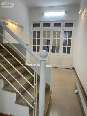Cho thuê nhà đẹp Nguyễn khoái, Hoàng Mai, 3 tầng x 58m2, 3 ngủ, 10.5 triệu ô tô 16 chỗ vào