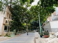 bán dãy trọ mtkd ngay chân chung cư phước bình, kế global, ngang 5 vuông vức. sẵn thu nhập
