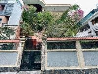 gia đình đi định cư cần bán gấp biệt thự phan xich long - phú nhuận. dt 10x19m 3 tầng. giá: 36 tỷ