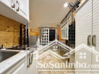 cho thuê căn hộ ban công sân vườn 42m2 gần vòng xoay dân chủ, chợ bàn cờ quận 3 lh 0332255770 nhé