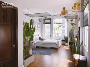 Cho thuê căn hộ ban công, Q4 || Đường Đoàn Như Hài || gần Đại Học Luật, cầu Calmette, chợ Xóm Chiếu