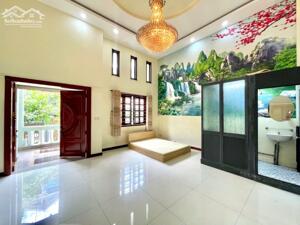 Cho thuê phong bancol tại tạ quang bửu quận 8