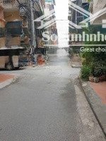 cho thuê tầng 1 và 2 tập thể ngõ 120 hoàng quốc việt, tổng 110m2, 3 ngủ, 2 vs, đồ cơ bản, giá 12 tr