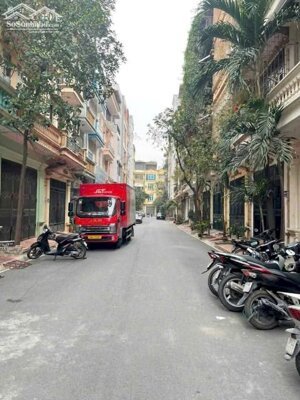 Cho thuê nhà Phố Nguyễn Cảnh Dị, 5 tầng x 55m2, 6 ngủ làm VP C.ty, KD online 17 Triệu