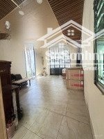 cho thuê nhà mặt tiền 300m2 trường thọ, thủ đức