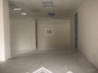 cho thuê toà nhà làm shoowroom, toà văn phòng, diện tích 2000m2 x 4 tầng. giá thuê 420 tr/tháng