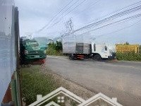 cho thuê 2500m2 gồm 3 căn nhà sạch đẹp mặt tiền đường 58 nguyễn gia thiều, nền bê tông 1000m2
