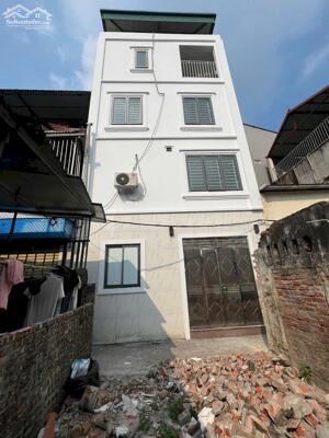 Bán nhà giang biên, 39m2 dân xây vừa rẻ vừa đẹp
