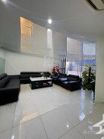 toà văn phòng tổng hợp dt 120m2 9 tầng 1 lễ tân 3p rộng làm văn phòng 12p ngủ kk ở và cho thuê