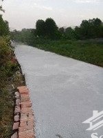 chủ gửi bán 1600m2 có 300m2 thổ cư còn lại đất vườn (sổ 1300m2 mua thêm 300m2 viết tay)