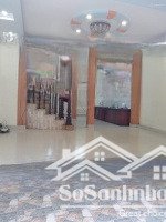 nhà có thuê diện tích mặt bằng 72 m2, diện tích sử dụng 132 m2 (2.5 tầng)