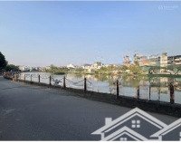 nhà em cần tiền muốn bán gấp lô đất có sẵn nhà xưởng đường ô tô tải thông mặt hồ kinh doanh khu vực
