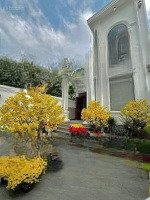 bán căn nhà biệt thự full nội thất cao cấp trung tâm thủ dầu một, bình dương