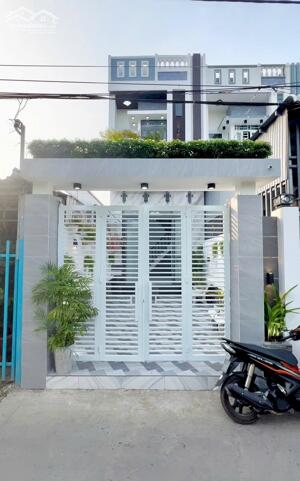 Nhà lầu rộng 4 phòng ngủ gần trường đại học Võ Trường Toản