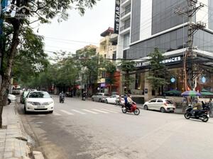 Cho thuê căn nhà mới MT: 4,5m DT: 90m2 phố Văn Cao vỉa hè rộng, dễ nhận diện.