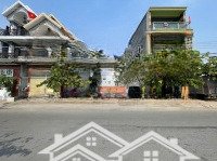 bán 2 lô đất liền kề mặt tiền đường nhựa thông kinh doanh tốt
giá bán: 3,7 tỷ ngang 5m dt 78m2