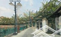 nhà mặt kênh nhánh ngô gia tự cafe dây leo xanh đi vào 200 mét. thoáng mát yên tĩnh nội thành phố