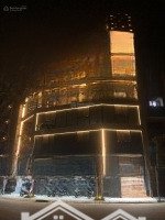 cho thuê tòa nhà nguyễn trọng tuyển. diện tích 15x20m, hầm trệt 7 lầu, full ốp kính, sang trọng
