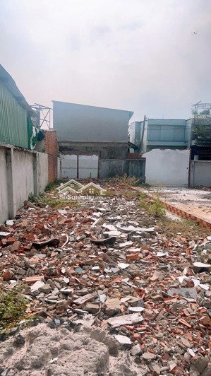 chính chủ gởi bán đất shr 1/bà triệu,trần hưng đạo,gần bệnh viện hóc môn,thị trấn hóc môn ,hóc môn
