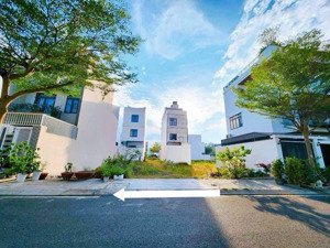 cần bán 1 nền 100m2 giá 1tỷ5 ngay bến du thuyền biên hoà new ct đối diện sân golf long thành - shr