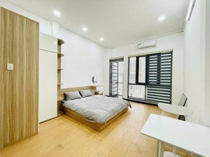 cho thuê ch studio ban công full nội thất gần công viên tao đàn, chợ bến thành, đh mở
