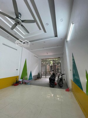 em chính chủ cho thuê nhà phố tây trà 100m2/1 sàn tổng 6 sàn có thang máy