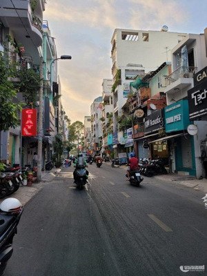 siêu phẩm mặt tiền đường lớn q10, kinh doanh sầm uất, ngang khủng 5m