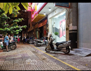 cho thuê nhà mt đường trần phú, quận 5, giá 115 triệu, 1 trệt 7 lầu, dt: 122m2