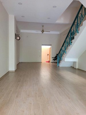 nhà bè, bán nhà hoàn thiện rất đẹp, sổ hồng riêng kdc star village