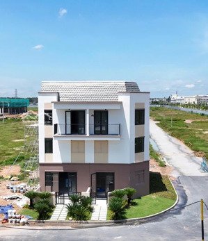 700tr có ngay nhà ở 3p ngủ 3 nhà vệ sinh 1 p khách 1p bếp full nội thất tại tp mới bình dương