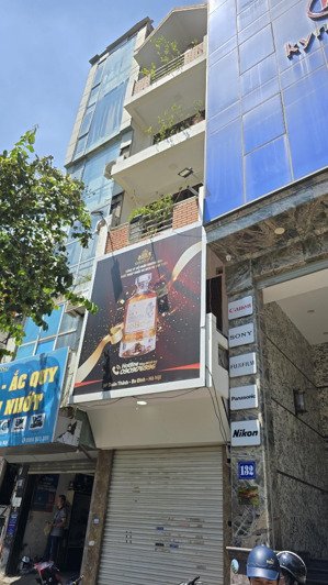 chính chủ cho thuê nhà 5 tầng 136 yên lãng, vỉa hè rộng đỗ xe thoải mái, mt 3.5m cầu thang giữa
