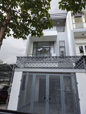bán nhà 3 tầng mới xây nằm trên mặt tiền đối diện công viên kdc hiệp thành 3 - tp thủ dầu một