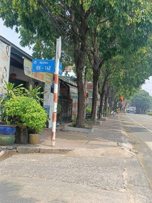 chính chủ bán gấp lô đất tương bình hiệp dt 82m2 shr đường hẻm xe hơi thông hai đầu kdc đông đúc