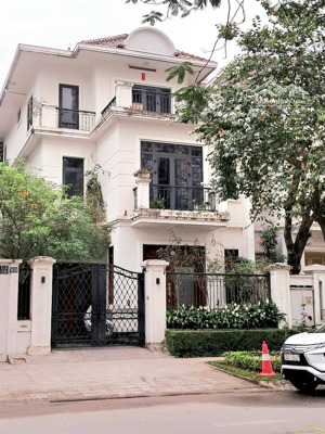 bán biệt thự vip ciputra tây hồ, 84,8tỷ, 200m2, view đẹp, đường đôi 30m, vị trí tuyệt đỉnh.